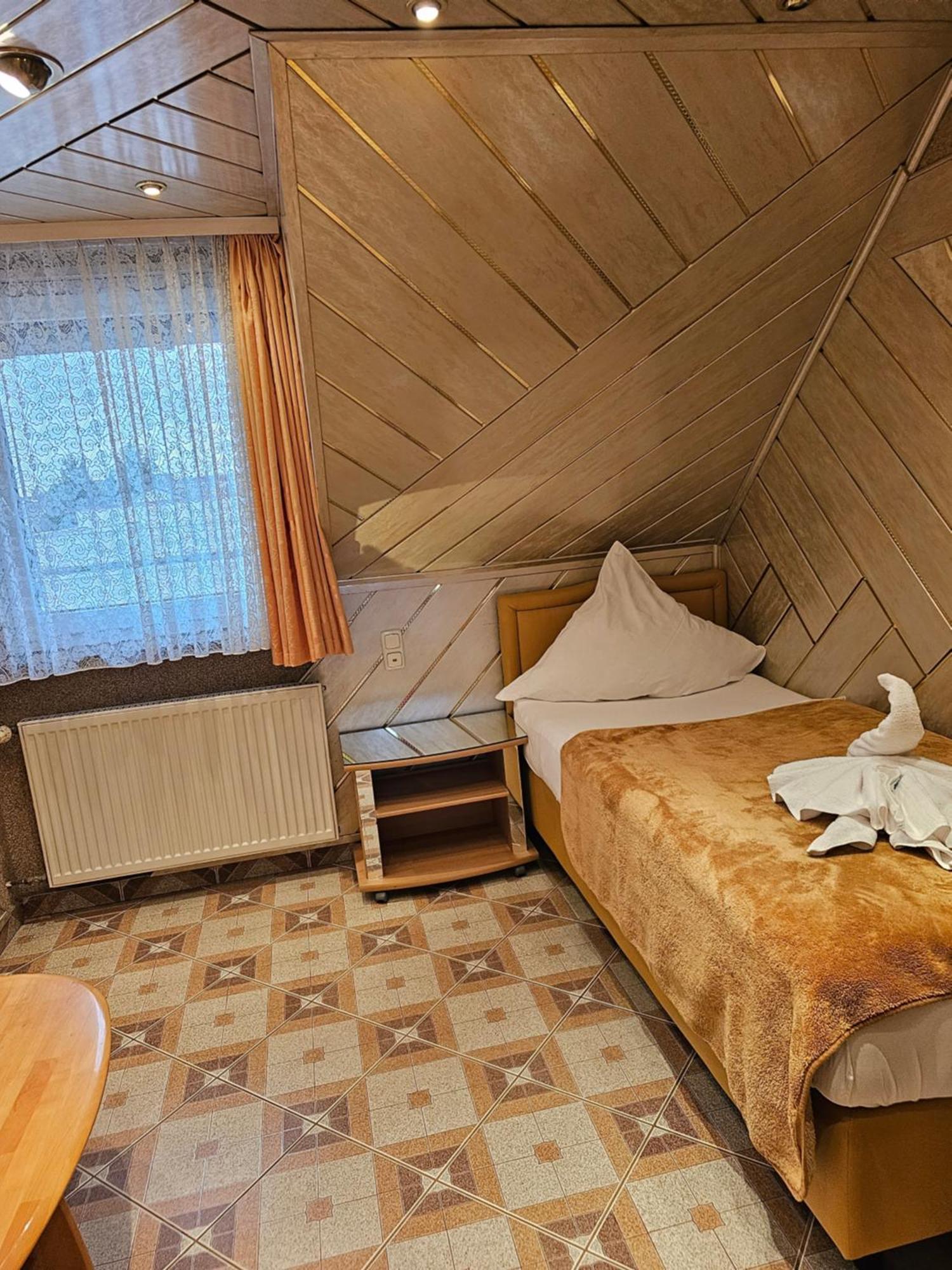 Hotel Tenne เฟียร์นไฮม์ ภายนอก รูปภาพ