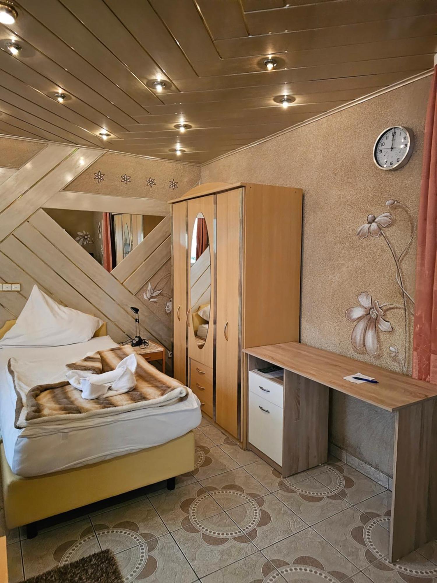 Hotel Tenne เฟียร์นไฮม์ ภายนอก รูปภาพ