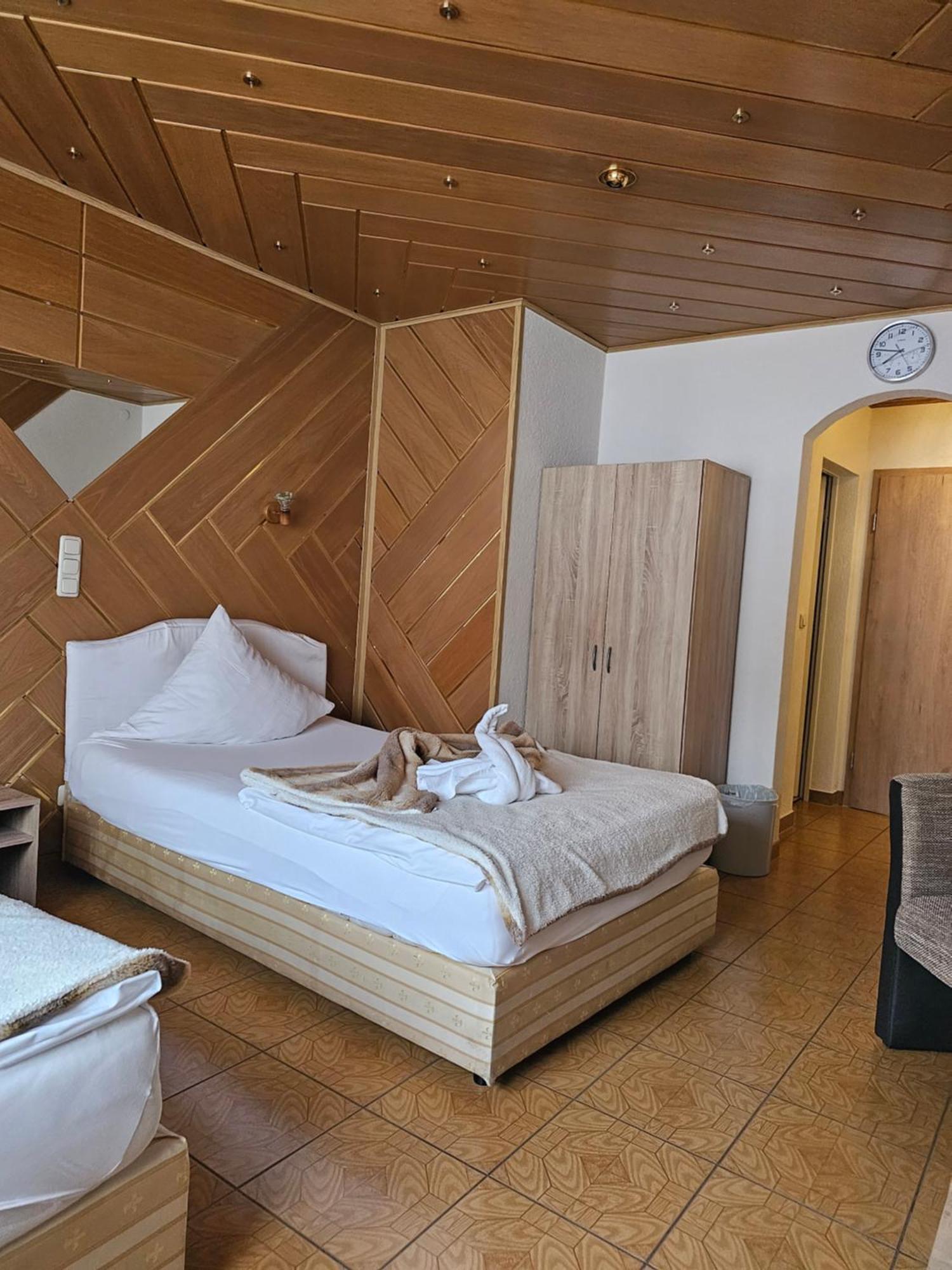 Hotel Tenne เฟียร์นไฮม์ ภายนอก รูปภาพ