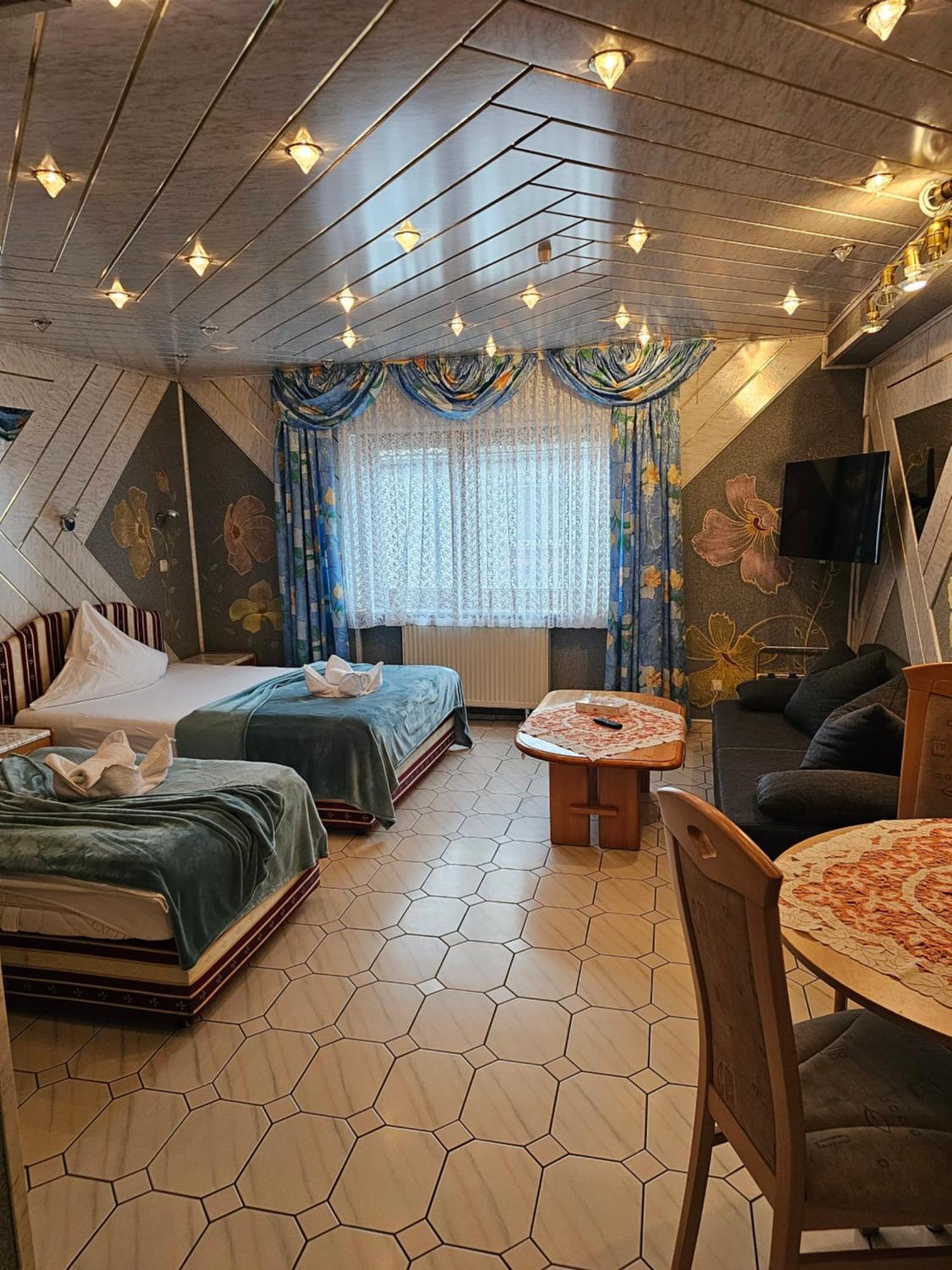 Hotel Tenne เฟียร์นไฮม์ ภายนอก รูปภาพ