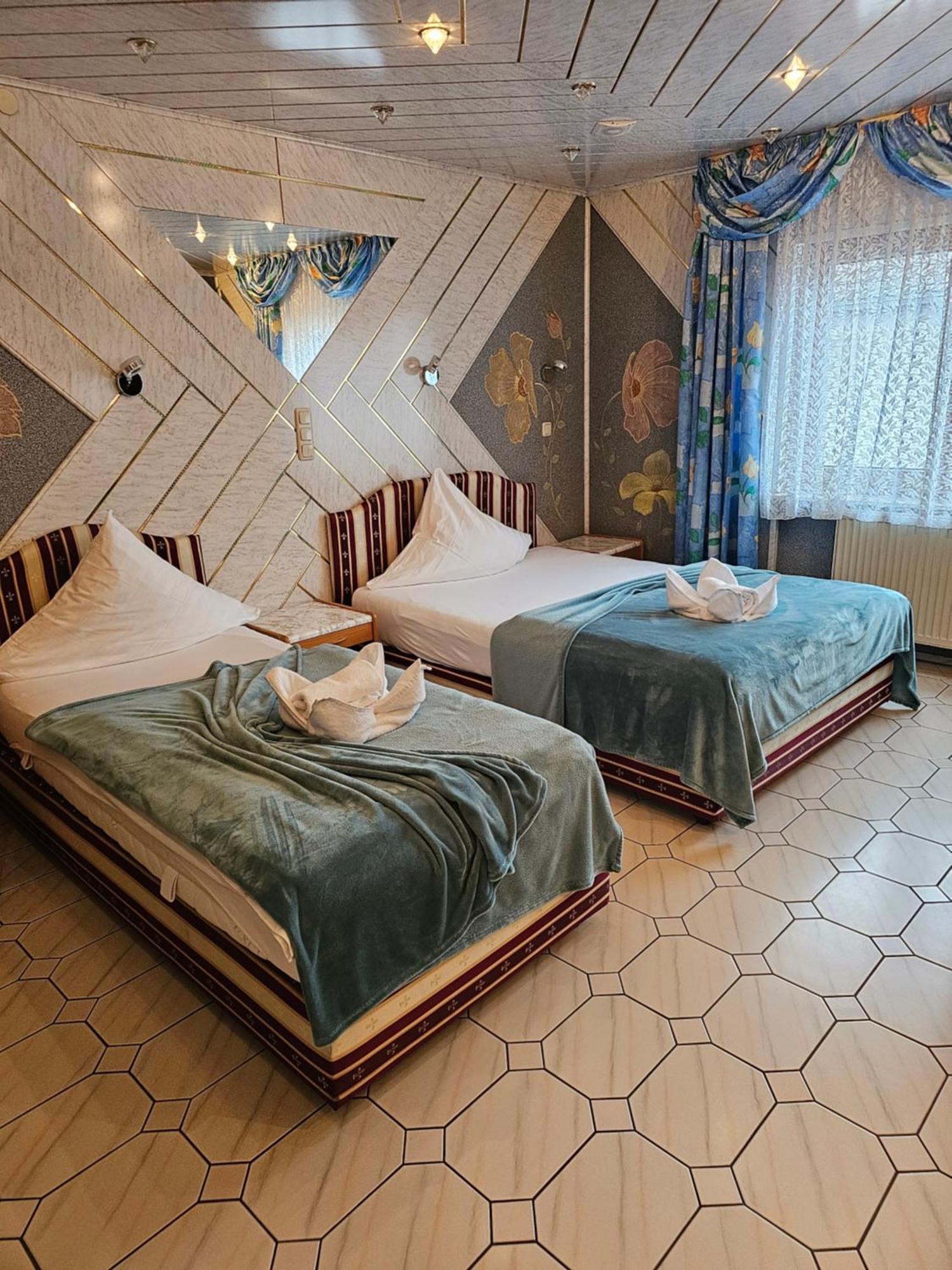 Hotel Tenne เฟียร์นไฮม์ ภายนอก รูปภาพ