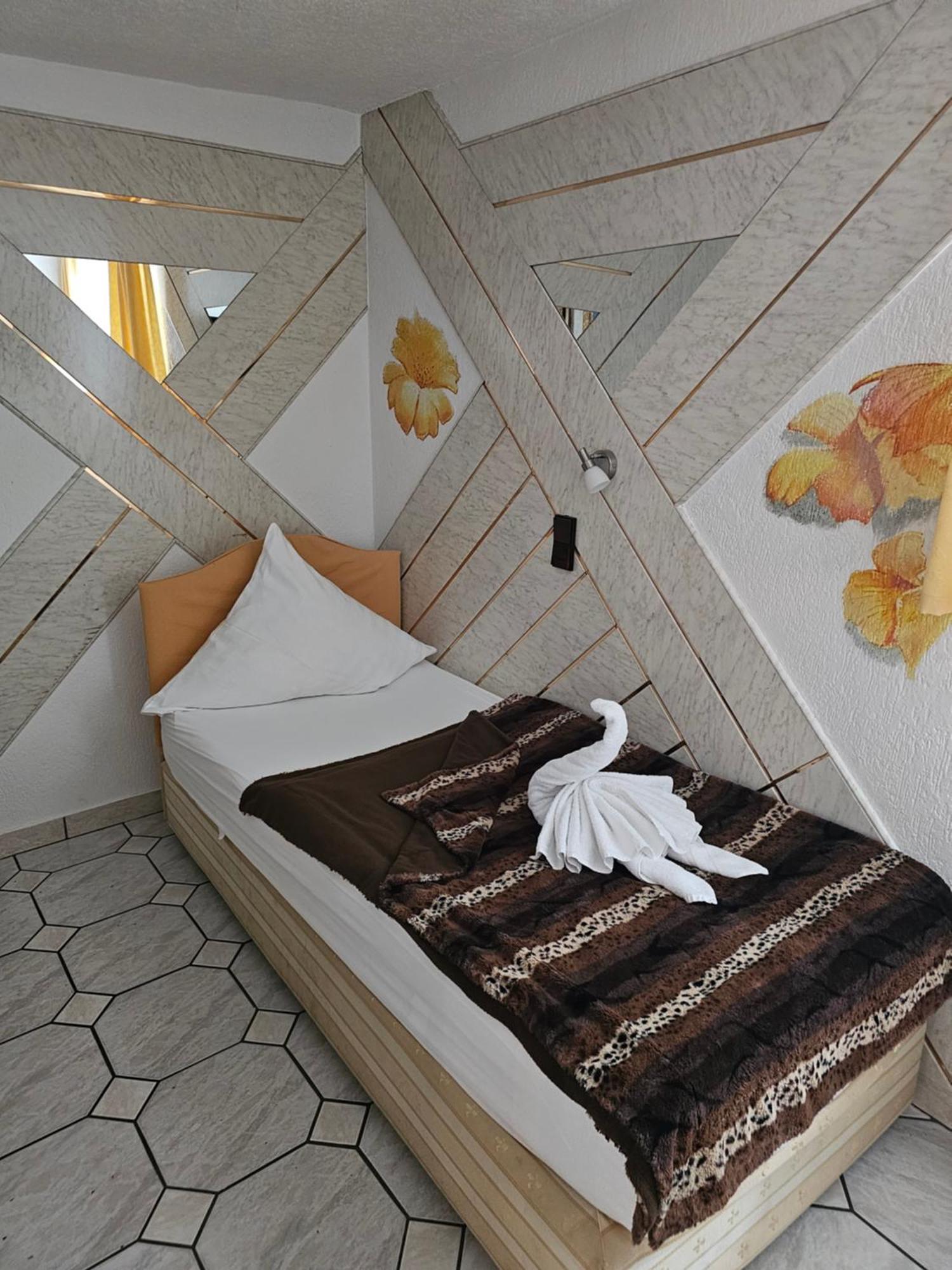 Hotel Tenne เฟียร์นไฮม์ ภายนอก รูปภาพ